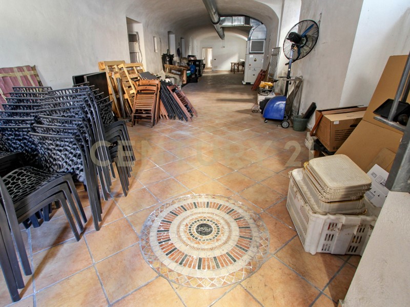 Attività commerciale in Vendita a Roma, zona Parioli, 380'000€, , arredato, con Box