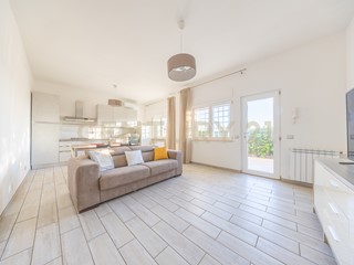 Trilocale in Vendita a Anzio, zona Colonia, 289'000€, 79 m², arredato