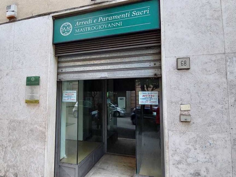 Capannone in Affitto a Salerno, 800€, 30 m²