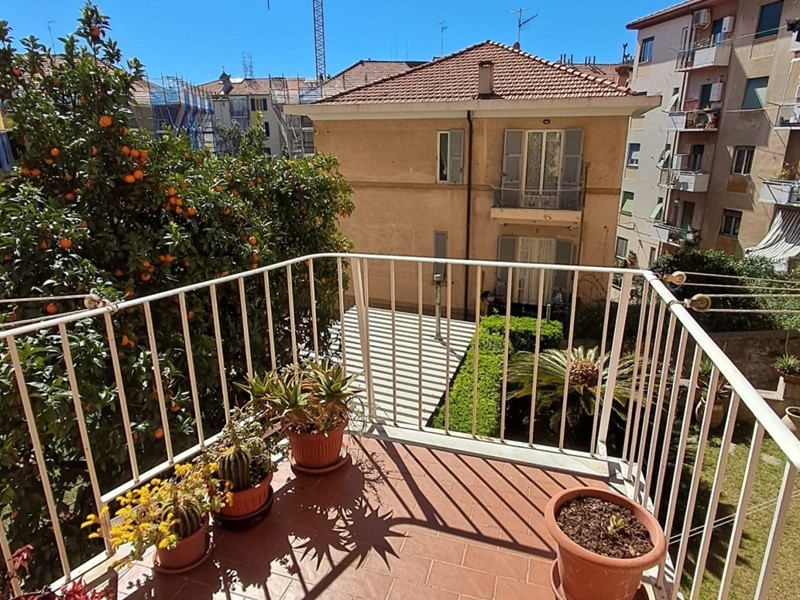Appartamento in Vendita a Savona, zona VILLAPIANA, 158'000€, 100 m²