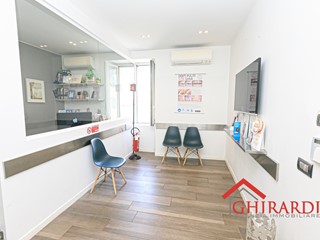 Ufficio in Affitto a Genova, zona Sestri Ponente, 950€, 76 m²