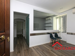 Ufficio in Affitto a Genova, zona Sestri Ponente, 900&euro;, 76 m²