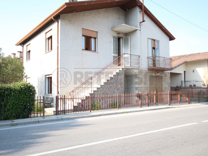Casa Indipendente in Vendita a Montegalda, 180'000€, 263 m², con Box