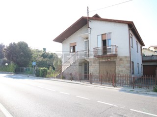 Casa Indipendente in Vendita a Montegalda, 180'000€, 263 m², con Box