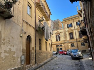 Trilocale in Vendita a Caltanissetta, 20'000€, 59 m²
