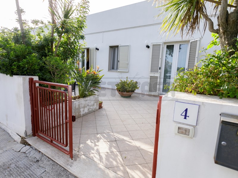 Villetta a schiera in Vendita a Nardò, zona S. Caterina, 180'000€, 110 m², arredato