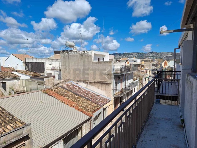 Casa Indipendente in Vendita a Floridia, 70'000€, 115 m²