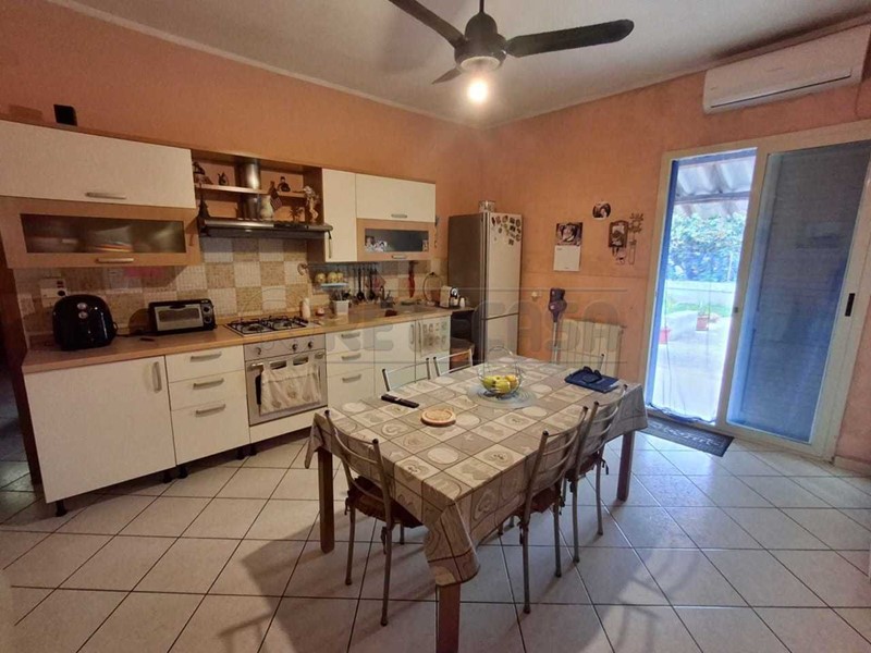 Villa in Vendita a Siracusa, 120'000&euro;, 156 m²