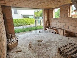 Casa Indipendente in Vendita a Santa Maria di Sala, 215'000€, 155 m², con Box