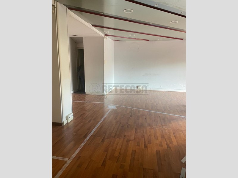 Attività commerciale in Affitto a Montecchio Maggiore, zona Montecchio Maggiore, 350€, 75 m²