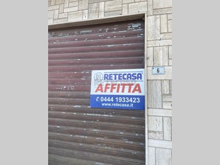 Attività commerciale in Affitto a Montecchio Maggiore, zona Montecchio Maggiore, 350€, 75 m²