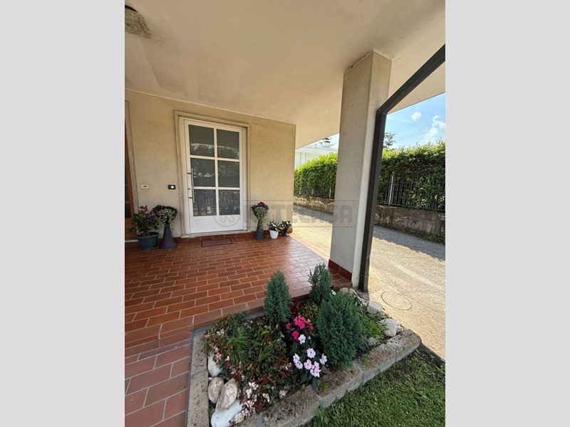 Casa Semi Indipendente in Vendita a Arzignano, 258'000€, 181 m², con Box