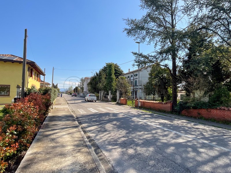 Casa Indipendente in Vendita a Ruda, zona Perteole, 75'000€, 212 m², arredato, con Box