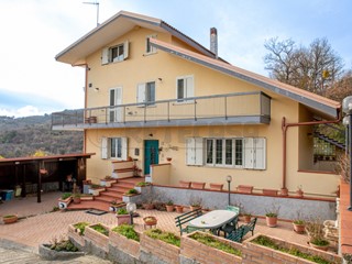 Villa in Vendita a Catanzaro, zona S.ELIA, 248'000&euro;, 440 m²