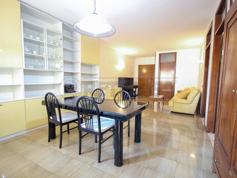 Appartamento in Vendita a Torri di Quartesolo, 142'000€, 118 m², arredato, con Box