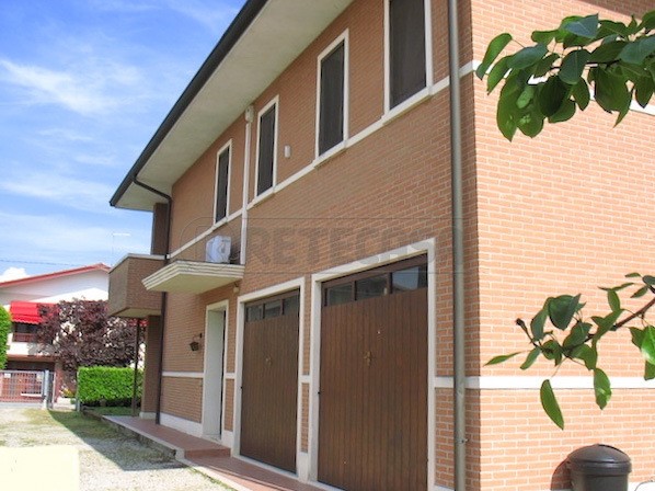 Villa in Vendita a Torri di Quartesolo, 380'000&euro;, 300 m², con Box