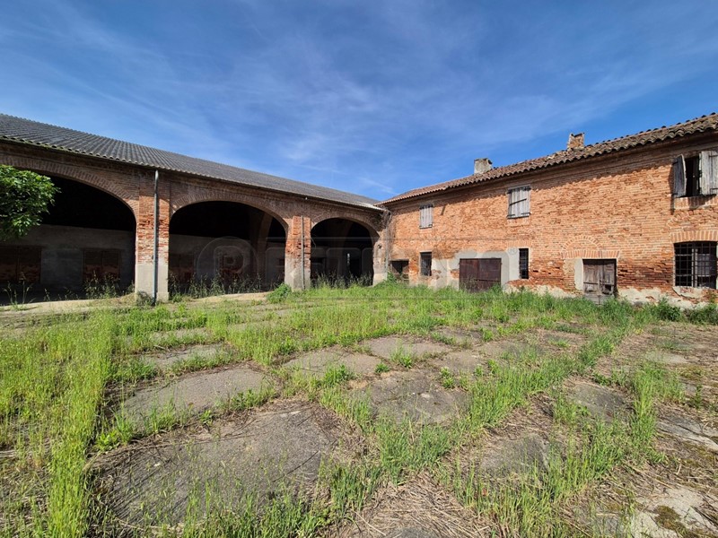 Rustico in Vendita a Gabbioneta Binanuova, 109'900&euro;, 387 m²