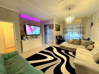 Trilocale in Vendita a Cremona, 115'000€, 120 m², arredato