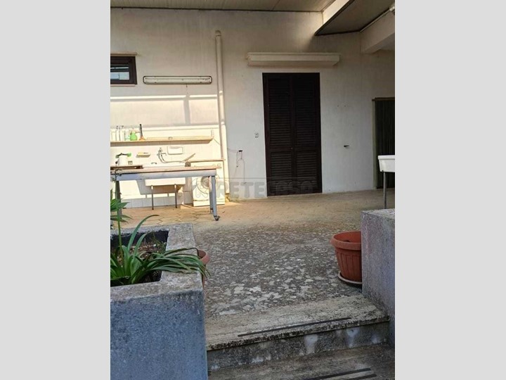 Casa Indipendente in Vendita a Cursi, 165'000€, 180 m², con Box