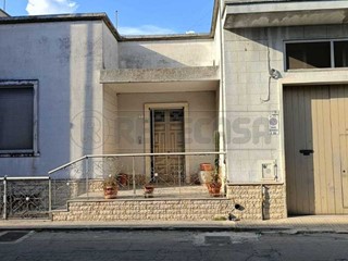 Casa Indipendente in Vendita a Cursi, 165'000€, 180 m², con Box