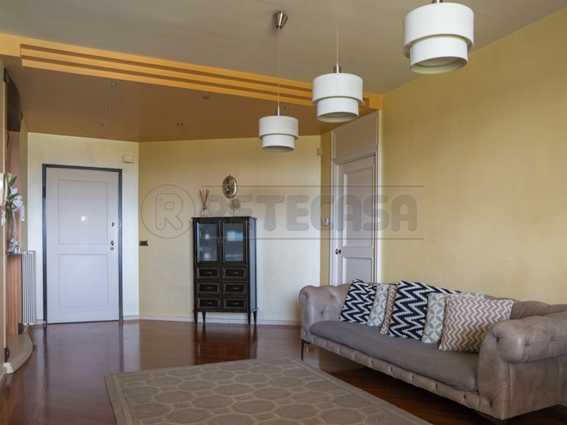 Quadrilocale in Vendita a Altamura, zona ZONA VIA BARI, 280'000€, 177 m², con Box