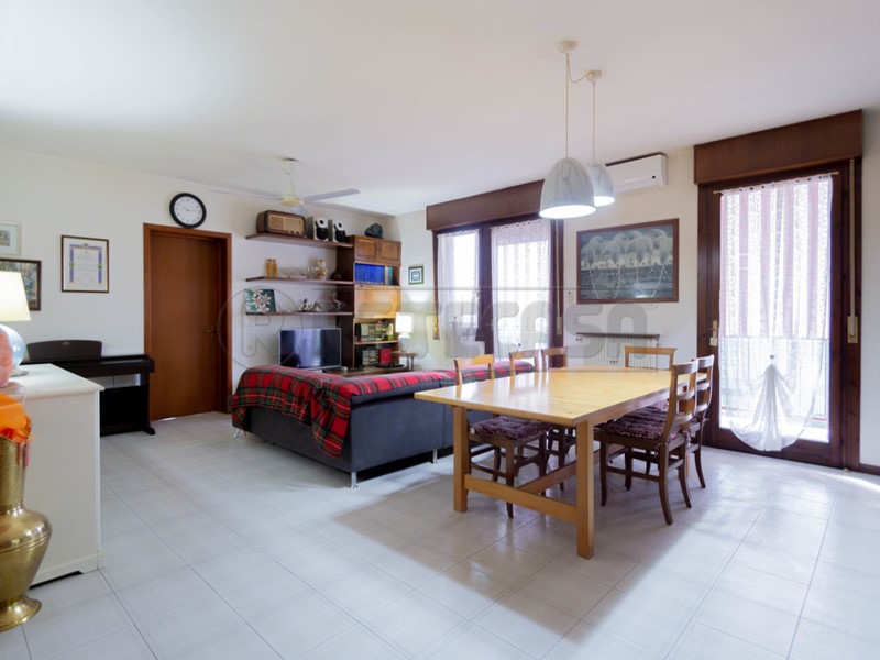 Appartamento in Vendita a Vicenza, 175'000€, 159 m², con Box