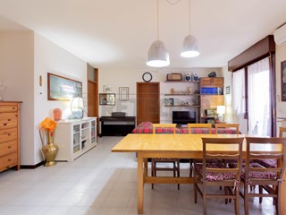 Appartamento in Vendita a Vicenza, 175'000€, 159 m², con Box