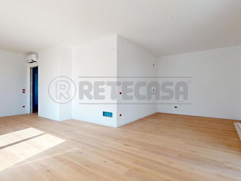 Appartamento in Vendita a Carmignano di Brenta, 240'000€, 143 m², con Box