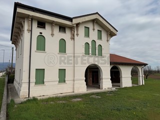 Casa Indipendente in Vendita a Sandrigo, 270'000€, 298 m², con Box