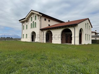 Casa Indipendente in Vendita a Sandrigo, 220'000€, 186 m², con Box