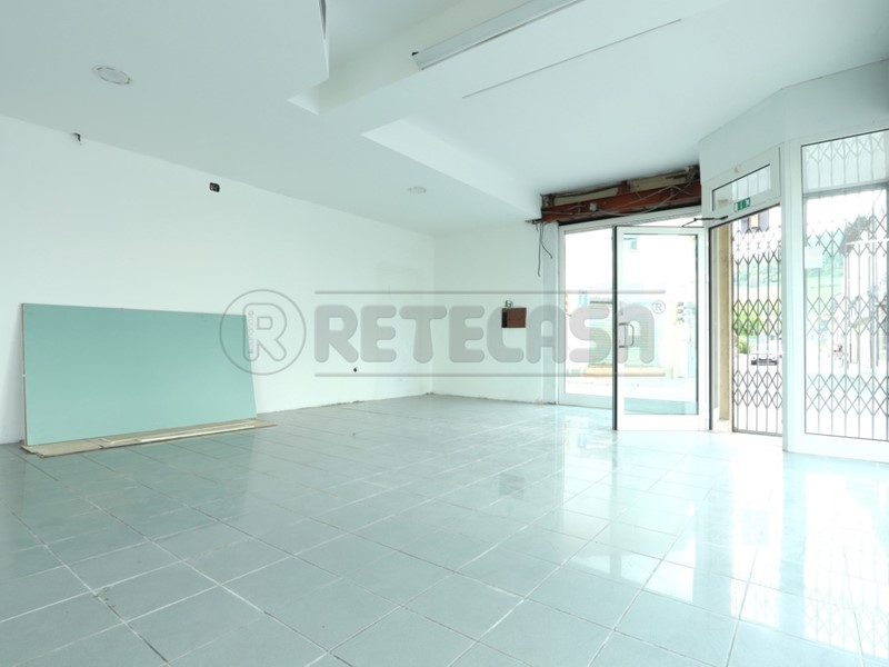 Immobile commerciale in Affitto a Longare, 600€, 92 m²