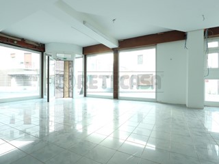 Immobile commerciale in Affitto a Longare, 600€, 92 m²