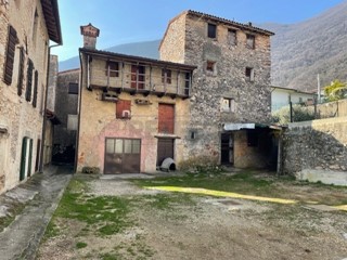 Rustico in Vendita a Bassano del Grappa, zona Campese, 65'000€, 210 m²