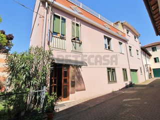 Casa Semi Indipendente in Vendita a Montebello Vicentino, 235'000€, 260 m², con Box