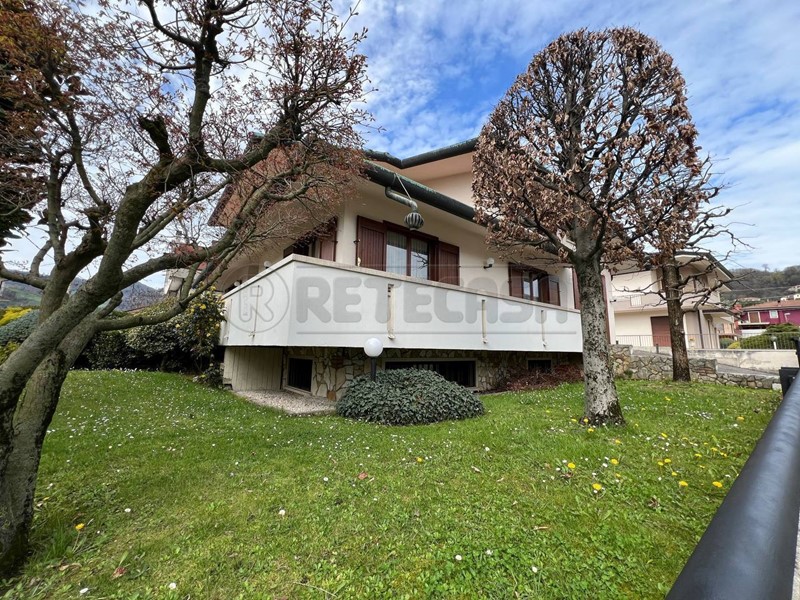 Villa in Vendita a Arzignano, 340 m², con Box