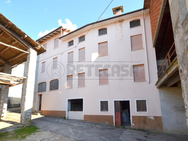 Casa Semi Indipendente in Vendita a Valdagno, zona COLLINARE, 89'000€, 350 m², con Box