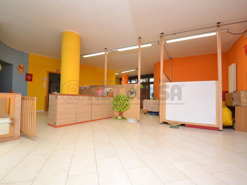Immobile commerciale in Affitto a Valdagno, zona Ponte dei Nori, 1'000€, 150 m²