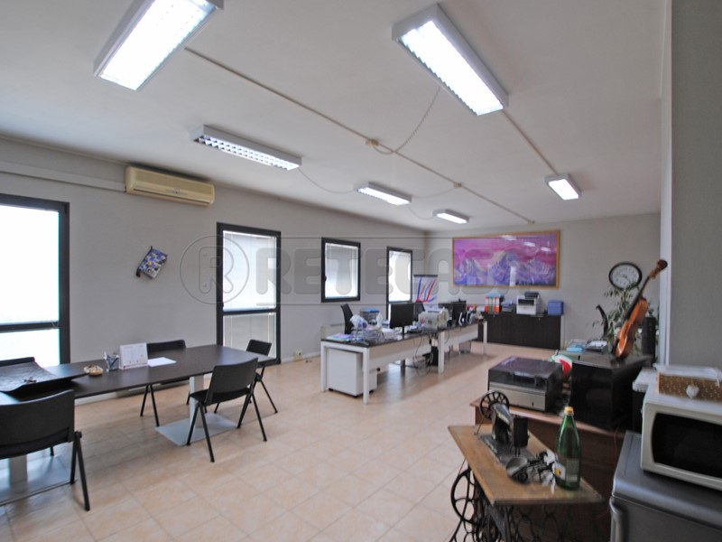 Ufficio in Vendita a Cornedo Vicentino, 99'000€, 120 m²