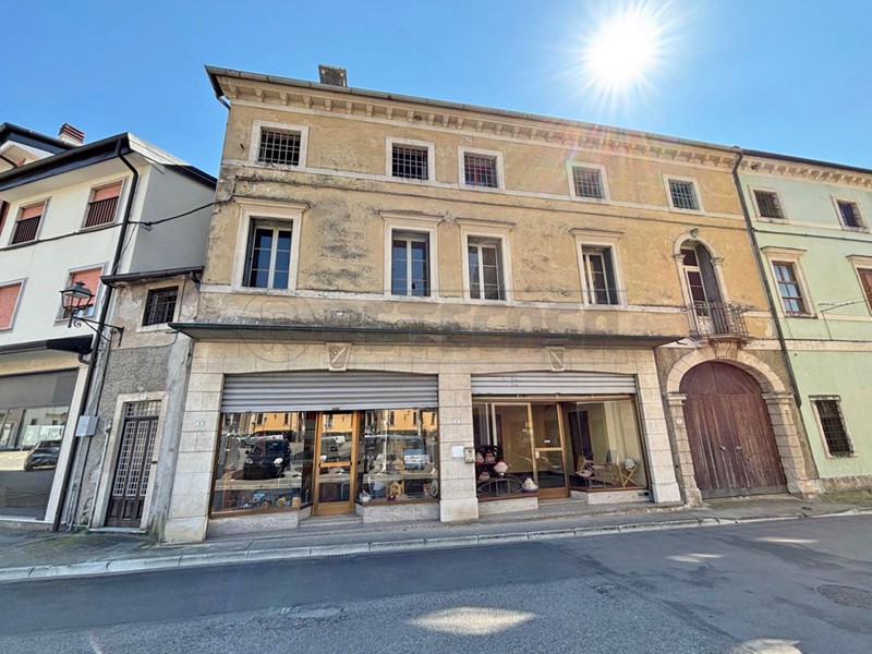 Casa Semi Indipendente in Vendita a Castelgomberto, 155'000&euro;, 533 m², con Box