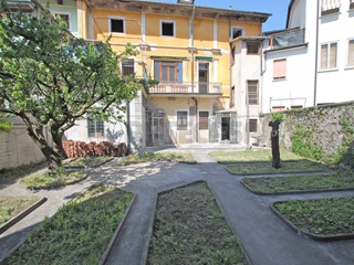 Casa Semi Indipendente in Vendita a Castelgomberto, 155'000&euro;, 533 m², con Box