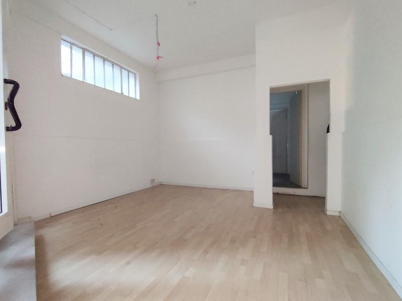 Capannone in Vendita a Roma, 135'000&euro;, 120 m²