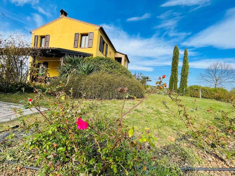 Casa Indipendente in Vendita a Morrovalle, 1'100'000&euro;, 450 m², con Box