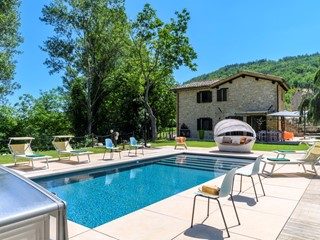 Casa Indipendente in Vendita a Sarnano, 650'000€, 238 m²