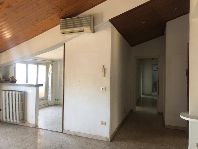 Appartamento in Vendita a Ancona, 88'000€, 100 m²