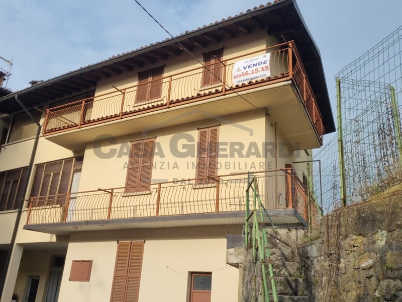 Casa Semi Indipendente in Vendita a Gandino, 75'000€, 260 m², con Box