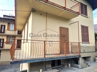 Casa Semi Indipendente in Vendita a Gandino, 75'000€, 260 m², con Box