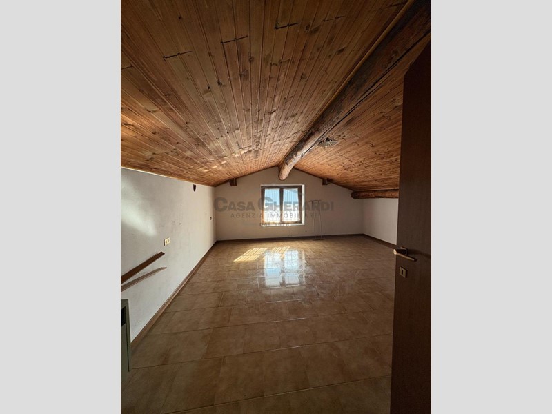 Trilocale in Vendita a Rota d'Imagna, 35'000€, 75 m², con Box