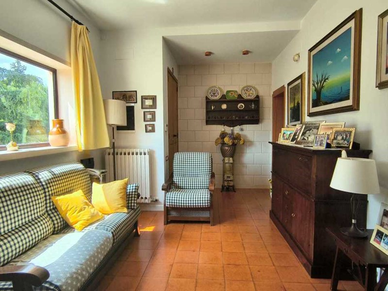 Villa in Vendita a Monopoli, zona COLLINA, 480'000€, 240 m²