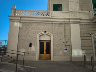 Immobile commerciale in Vendita a Monopoli, zona CENTRALE, 270'000€, 143 m²