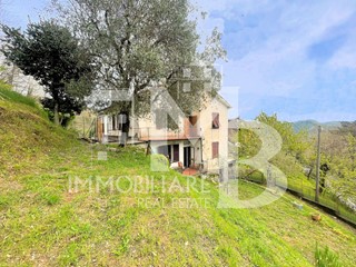 Casa Indipendente in Vendita a Lumarzo, 130'000€, 240 m²